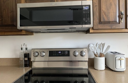 Greenwood House | Charming 3 BR in a quiet and friendly neighborhood