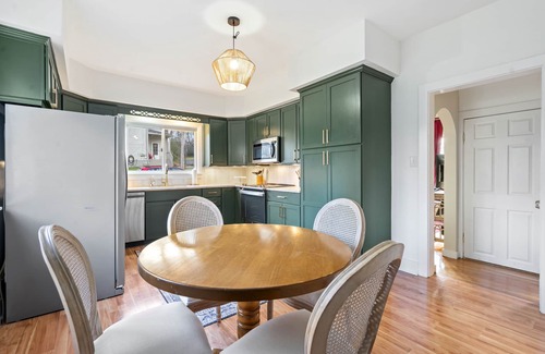 Zelienople House | Charming 3 BR in Small Town Zelienople w/Hot Tub