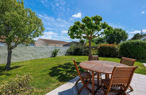 Chateau-d'Olonne House | Charming 3-Bedroom House Near Beach with Garden and Terrace