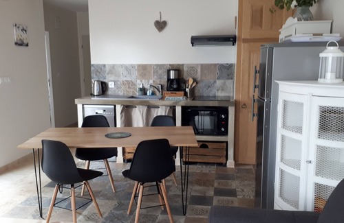 Mazan House | Charming 3* house with swimming pool and Mont Ventoux view