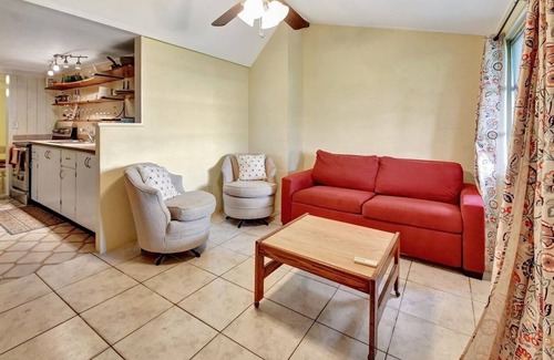 DeLand House | Charming 3 Unit- House on Lake. with AC and WiFi in delightful DeLand