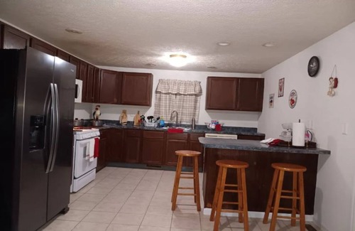 Waynesville House | Charming 3bd/2ba house in Waynesville with WiFi & AC, near FLW, Full Kitchen.