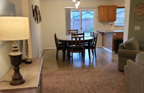Albany House | Charming 3bd 2bh home located in Albany, OR.