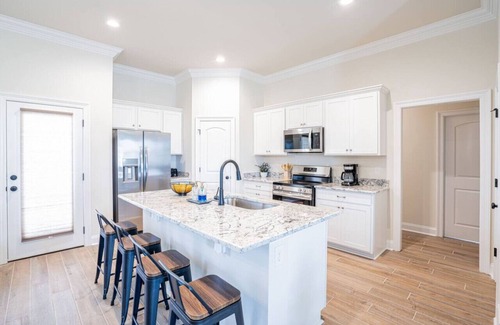 Milton House | Charming 3Bed 2Bath Oasis