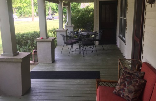 Lynn House | Charming 3bed home with heated indoor pool,hot tub 1 block to Downtown Columbus.