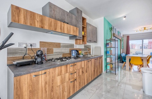 Msida Apartment | Charming 3bedroom with jacuzzi and terrace MCAR1-2