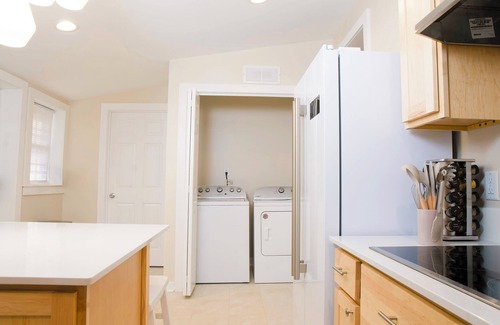 Graham House | Charming 3BR/2BA Sleeps 6 in Graham, NC has everything you need!