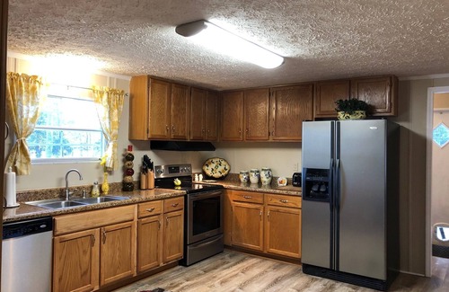 Lake Norman of Catawba House | Charming 3BR 2BA Lakefront Lake Norman Home with Beach & Dock (sleeps 10)