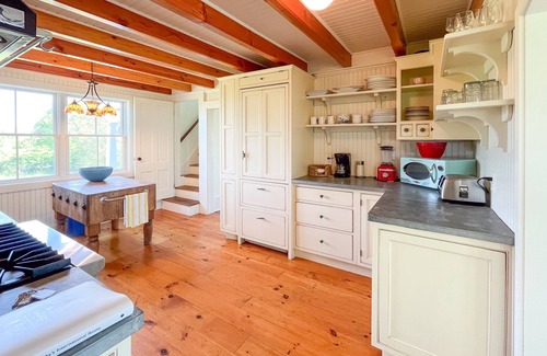 Block Island Cottage | Charming 3BR Cottage Perched above the Sea Offers Spectacular Ocean Sunsets