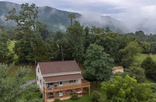 Stanley Cottage | Charming 3br cottage+views+firepit+remote work