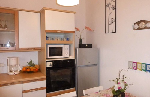 Givrand House | Charming 3BR House in Givrand, 6km from Beach, Peaceful Setting, 3-Star Rating, Sleeps 6