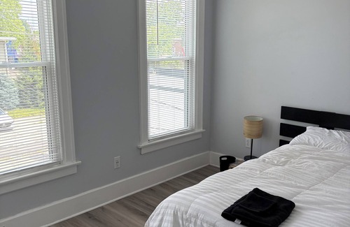 Glen Echo House | Charming 3BR Near OSU & Downtown Columbus Fast WiFi & AC