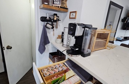 West Hempstead House | Charming 3BR Retreat WiFi, AC & Serenity in West Hempstead