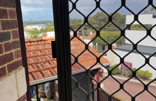 Maylands House | Charming 3x2 Townhouse with views!