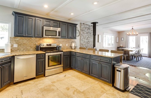 Country Club Estates House | Charming 4-bedroom house in delightful South Lake Tahoe near Tahoe golf course