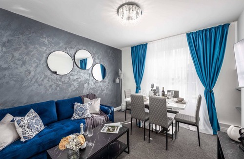 Elephant and Castle Apartment | Charming 4-Bedroom Apt Minutes from Borough St