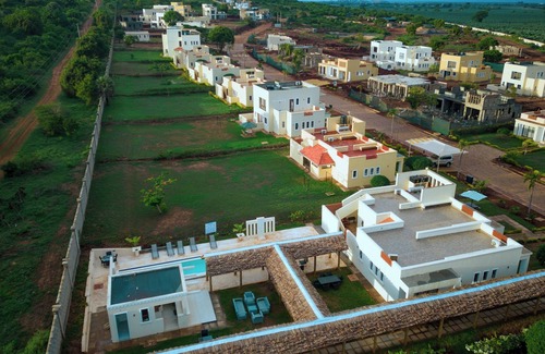 Central Kenya Coast Villa | Charming 4-bedroom villa with AC, WiFi in lovely Kilifi County
