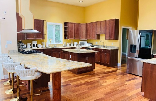 Mercer Island House | Charming 4-bedroom house with AC and WiFi in Mercer Island