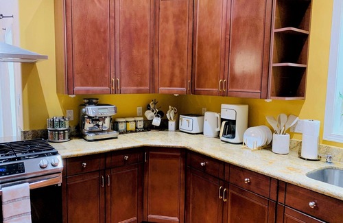 Mercer Island House | Charming 4-bedroom house with AC and WiFi in Mercer Island
