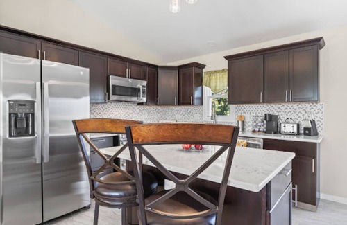 North Chicago House | Charming 4-bedroom house with WiFi and AC in peaceful North Chicago