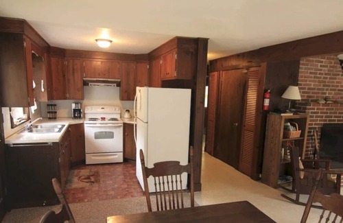 Tenants Harbor House | Charming 4 Bedroom Cottage with Shore Front Access & Internet