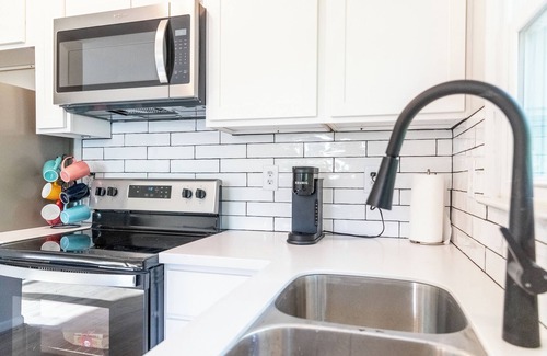 Kernersville House | Charming 4-bedroom house with AC and WiFi in Winston-Salem