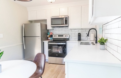 Kernersville House | Charming 4-bedroom house with AC and WiFi in Winston-Salem