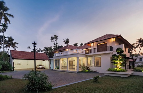 Cherai House | Charming 4 - Bedroom Airconditioned Bungalow near Cherai Beach at North Paravur