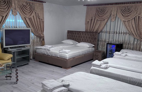 Tirgu Jiu Bed & Breakfast | Charming 4-bedroom bed & breakfast with WiFi, AC in fabulous Târgu Jiu.