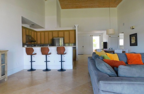 Alice Town House | Charming 4-bedroom house with WiFi, AC in marvelous Bailey Town