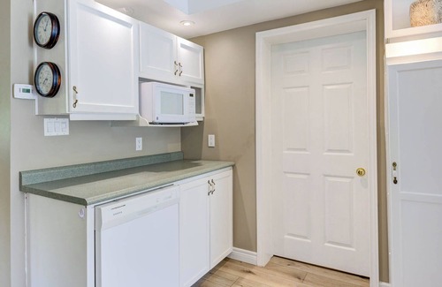 Southampton Cottage | Charming 4-bedroom cottage with WiFi and AC in fabulous Southampton