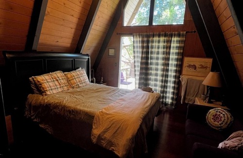 Whispering Forest Ski Chalet | Charming 4-bedroom chalet with WiFi, AC in lovely Big Bear