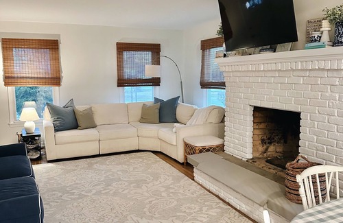 Point Pleasant Beach Cottage | Charming 4-bedroom cottage with WiFi and AC in Bay Head