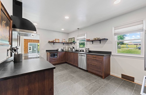 Haywood Cottage | Charming 4-bedroom cottage in Madison with views of Old Rag Mountain