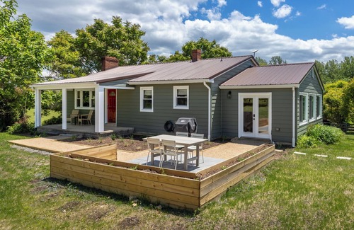 Haywood Cottage | Charming 4-bedroom cottage in Madison with views of Old Rag Mountain