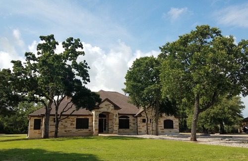 Sun City House | Charming 4-bedroom house; Sun City, TX with WiFi; Quiet, Tranquil Neighborhood