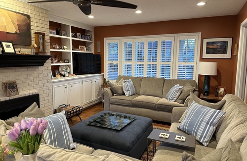 Northfield House | Charming 4-bedroom house with WiFi and AC in Louisville.