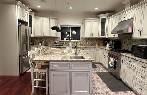 The Willows House | Charming 4-bedroom house in pleasant Menlo Park with WiFi, AC