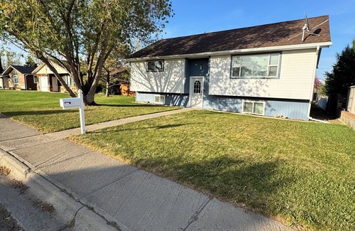 Wolf Point House | Charming 4-bedroom house with AC, WiFi in Wolf Point