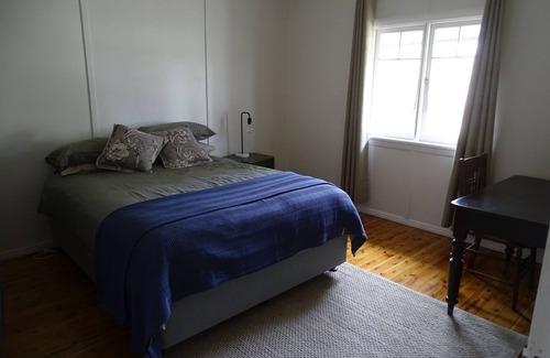 Braidwood House | Charming 4 bedroom house, beautiful large private garden