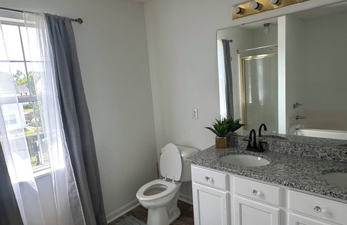 Huntcliff House | Charming 4-bedroom house with AC, WiFi in lovely Columbia