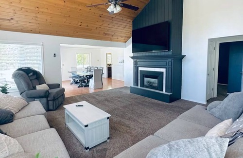 Cascade House | Charming 4-bedroom house with AC, WiFi in Cascade