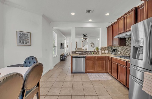 Cardinal Hills House | Charming 4-bedroom house in delightful LakeWay with AC