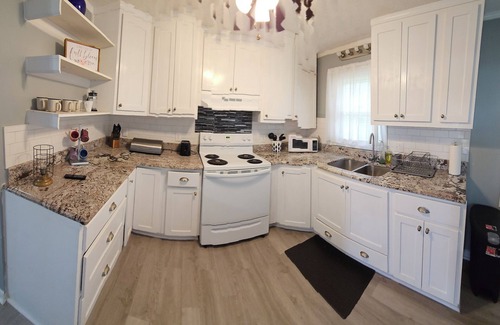 Vidalia House | Charming 4-bedroom house with WiFi and AC in peaceful Vidalia, GA.