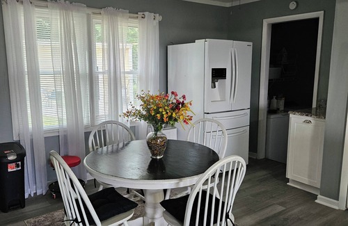 Vidalia House | Charming 4-bedroom house with WiFi and AC in peaceful Vidalia, GA.