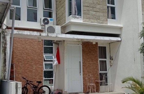 Central Yogyakarta House | Charming 4-bedroom house with WiFi and AC in lovely Jogja