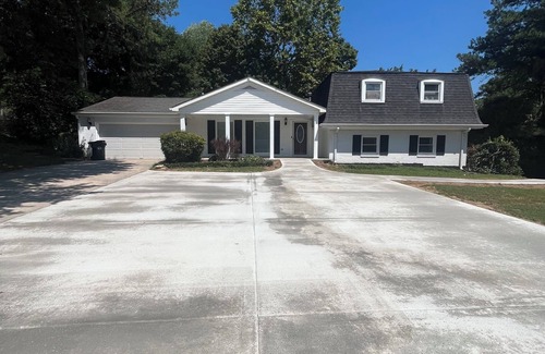Dalton House | Charming 4-bedroom house with AC and WiFi in wonderful Dalton