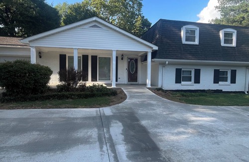 Dalton House | Charming 4-bedroom house with AC and WiFi in wonderful Dalton