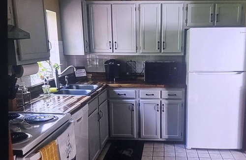 Chesapeake Ranch Estates-Drum Point House | Charming 4-bedroom house with WiFi, AC in peaceful Lusby.