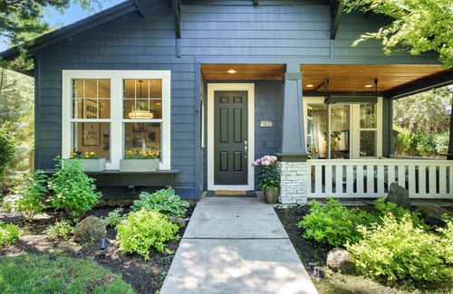 Century West House | Charming 4-bedroom house with WiFi, AC in amazing Bend